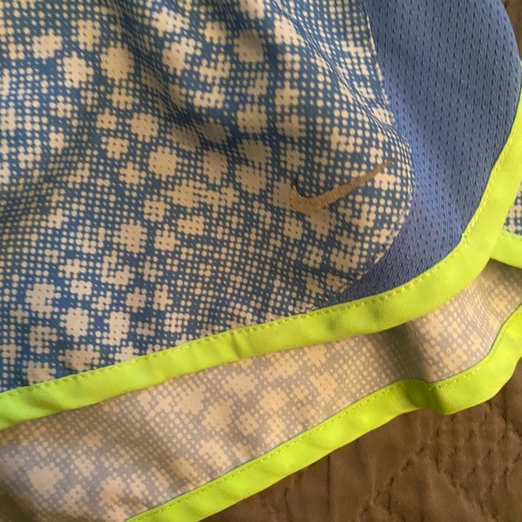 LIKE NEW Nike shorts - Picture 2 of 3